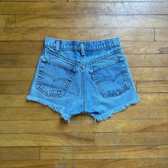 Vintage Levi’s Frayed Shorts ☄️ - Picture 6 of 11